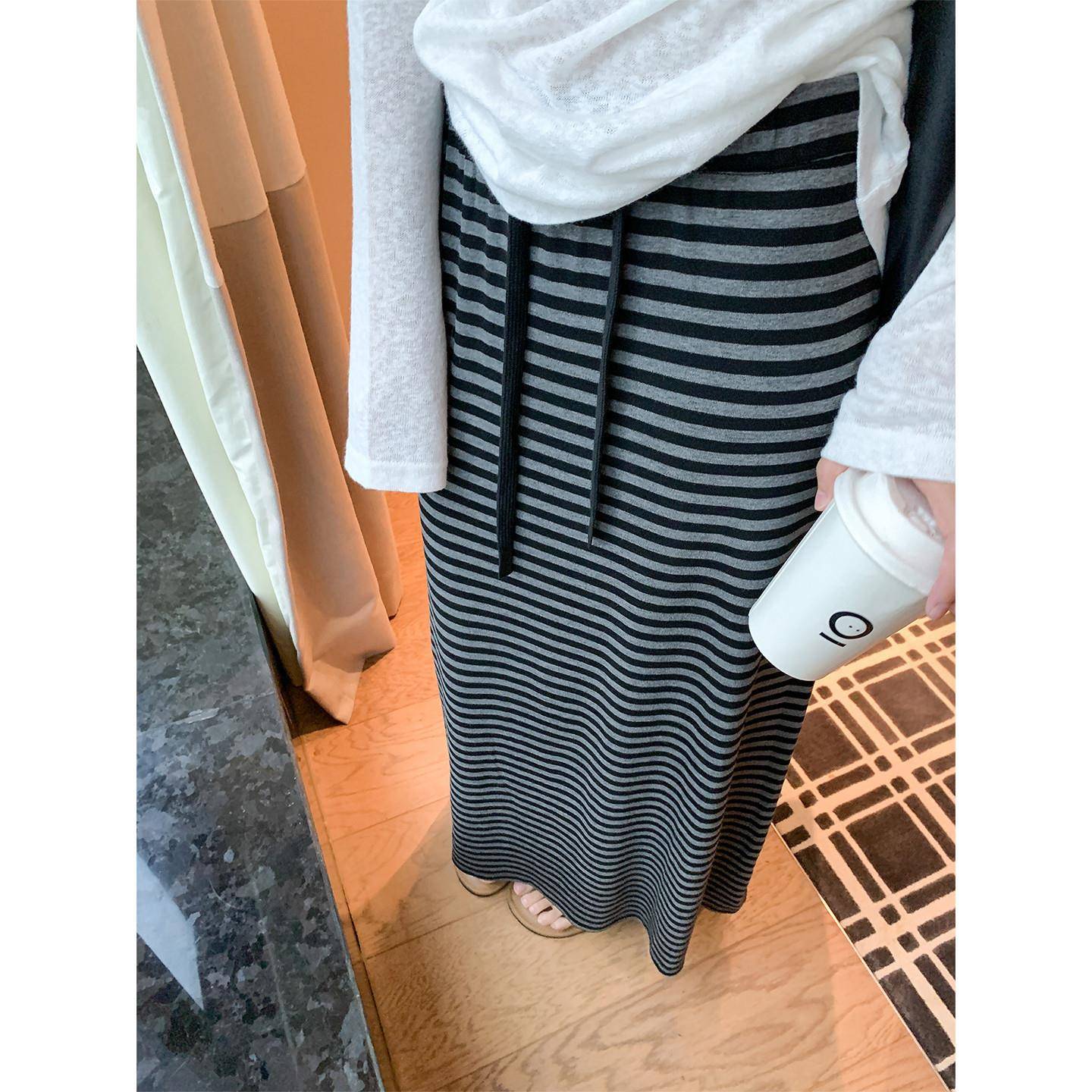 曾小咸 韩系条纹休闲a字半身裙女夏季裙子新款百搭慵懒感黑色长裙