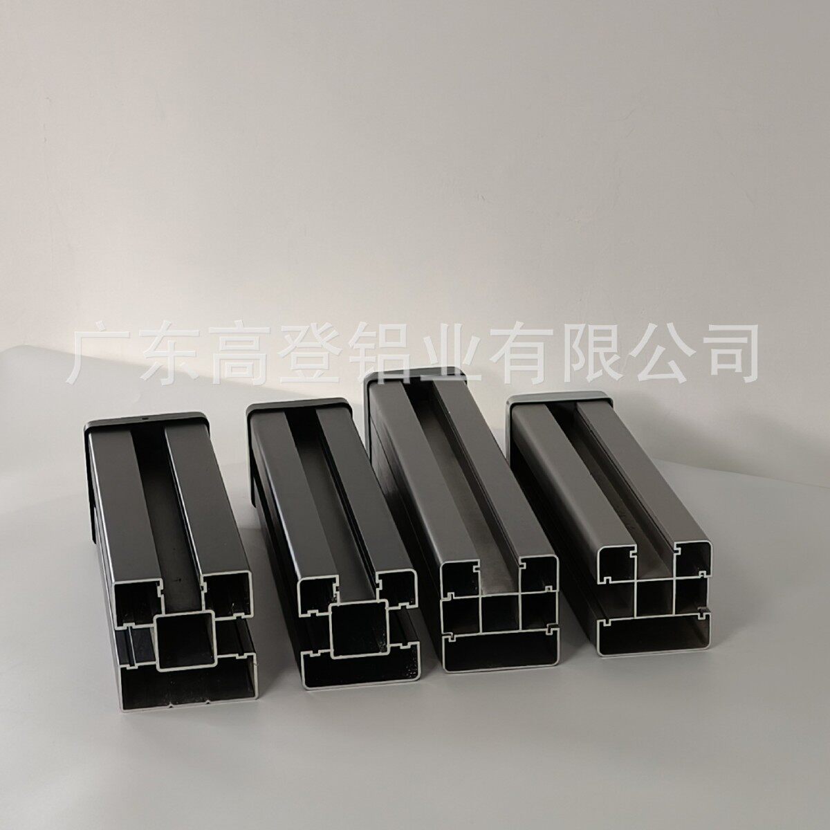 专业供应围栏铝型材配件整套草园户外护栏多种底座铝合金立柱图片