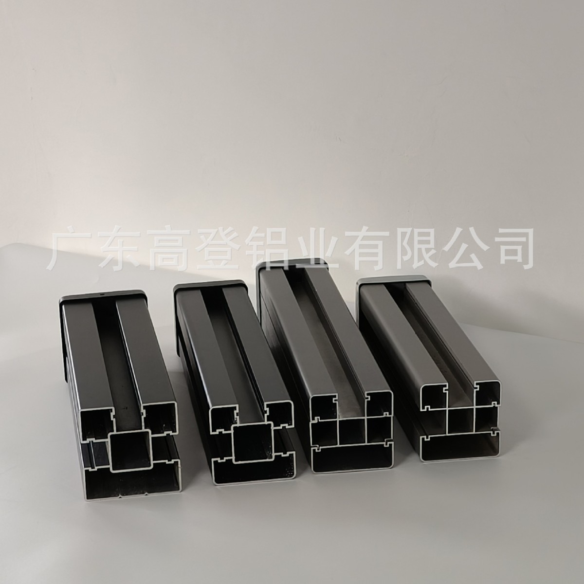 专业供应围栏铝型材配件整套草园户外护栏多种底座铝合金立柱图片