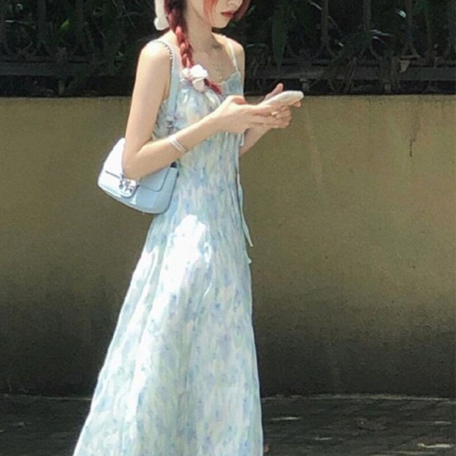 法式甜美蓝色碎花吊带连