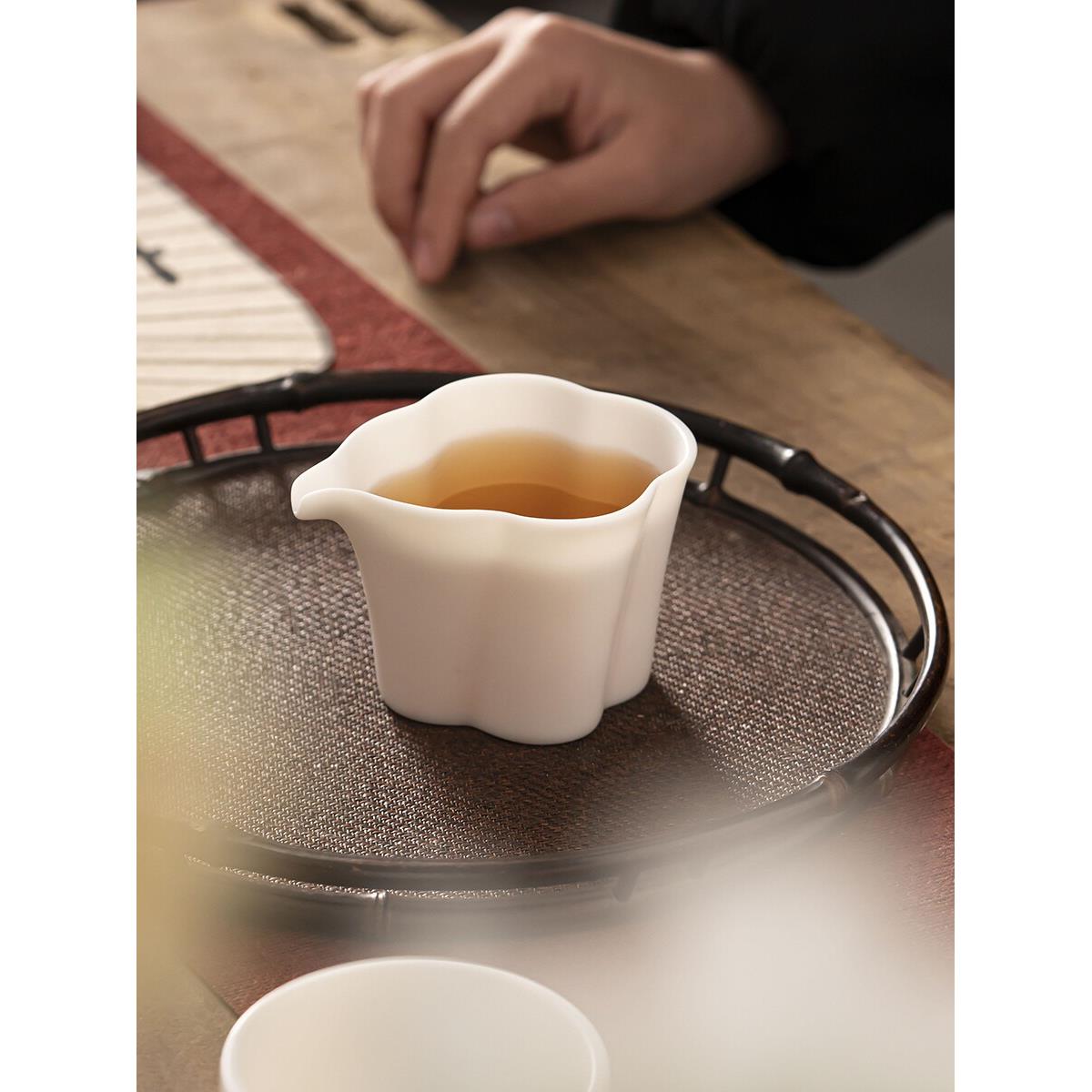 德化羊脂玉公道杯素烧分茶器滤网一体茶海功夫茶具公杯定制型白瓷