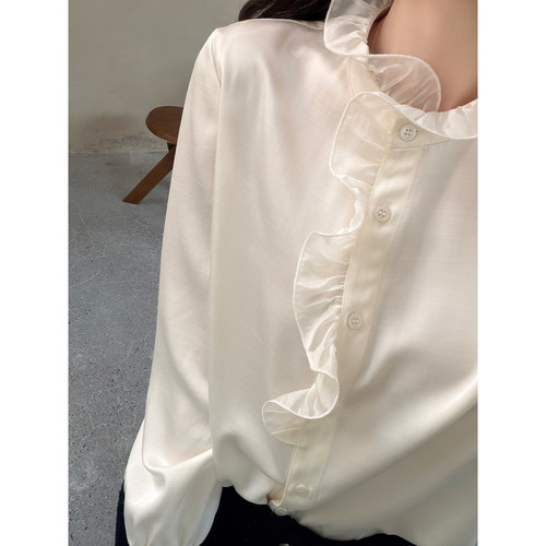 33来了「优雅风韵」法式复古珠光缎面衬衫女秋季设计感荷叶边上衣