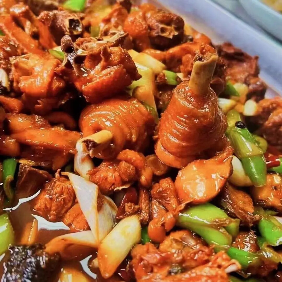 【领券立减30】临沂地锅鸡1500g/袋(含汤汁500克)两年老母鸡腿S
