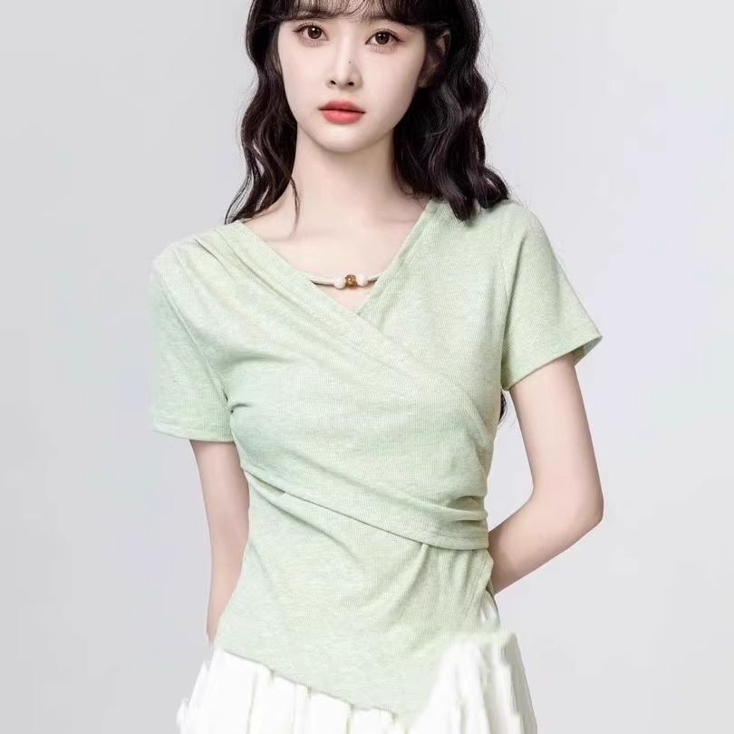 绿色V领短袖T恤女夏季2026新款不规则交叉收腰显瘦正肩体恤短上衣