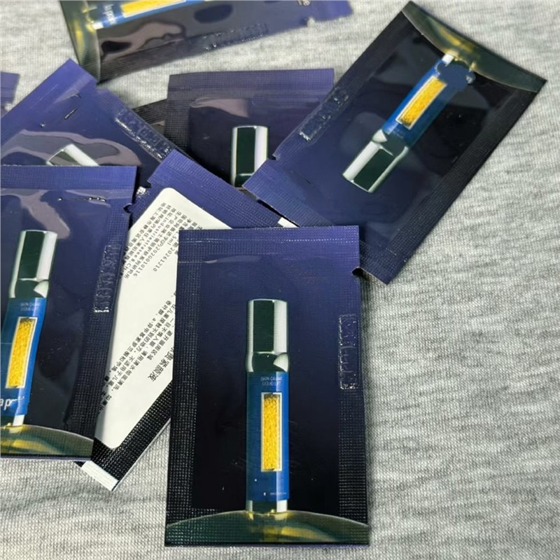 十片打包价划算!LP蓝鱼子精华液1ml*10片 淡化法令纹细纹更紧致