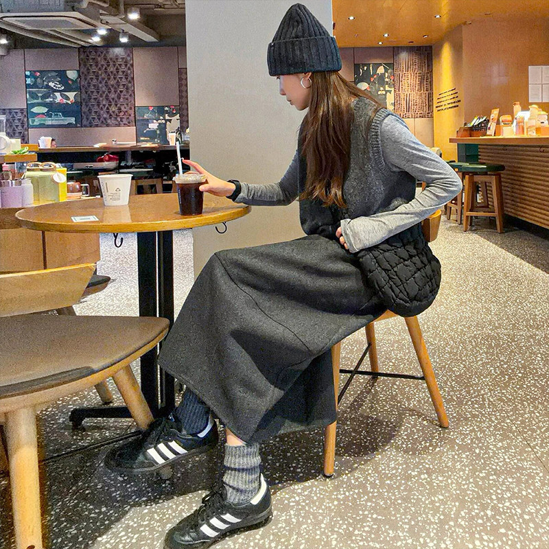 毛呢黑色半身裙短裙女秋冬季2026新款a字伞裙显腿长五分花苞半裙