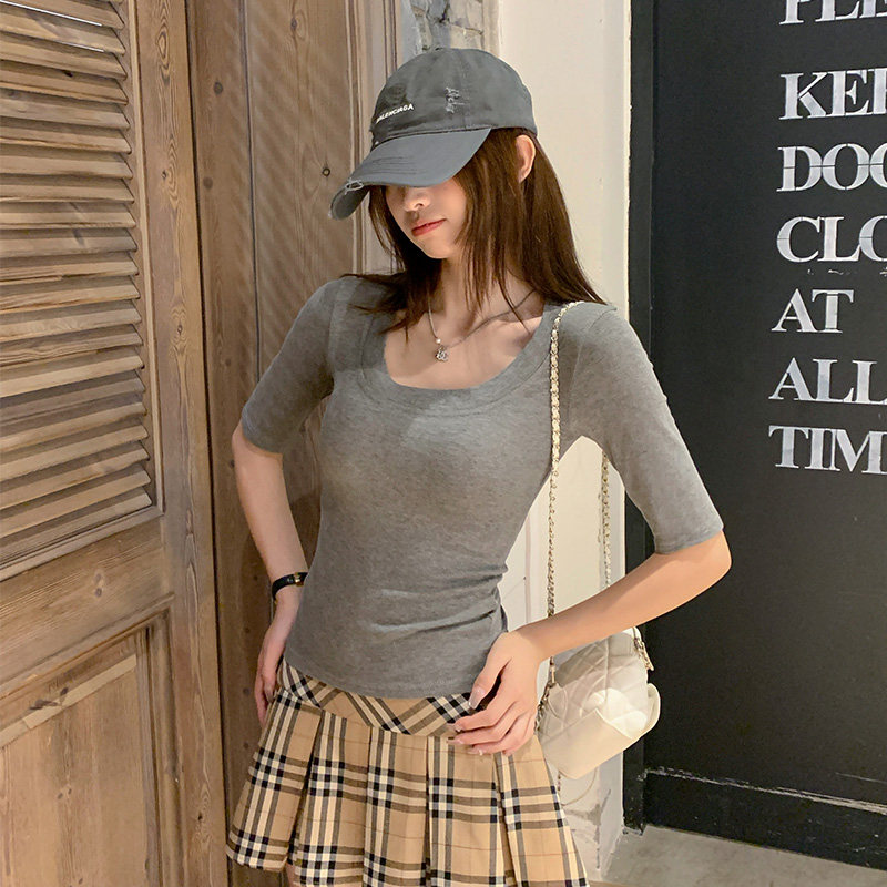 黑灰色U领正肩中袖上衣女