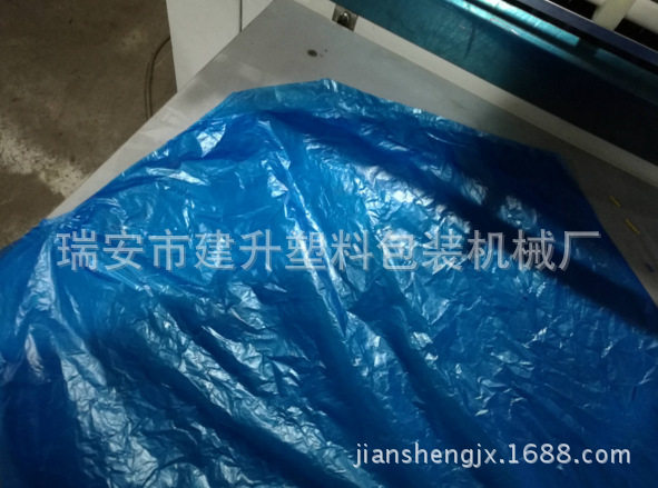 供应pe防尘服装袋挂衣套制袋机连卷式挂衣罩制袋机