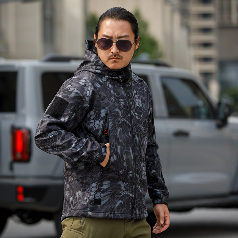 鲨鱼皮软壳冲锋衣迷彩服夹克抓绒加厚战术军迷服连帽登山外套tad