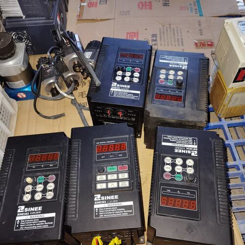 议价变频器EM303-4R0G/5R0PEM303-2R2G/3R0PEM303-5R5G/7R5P