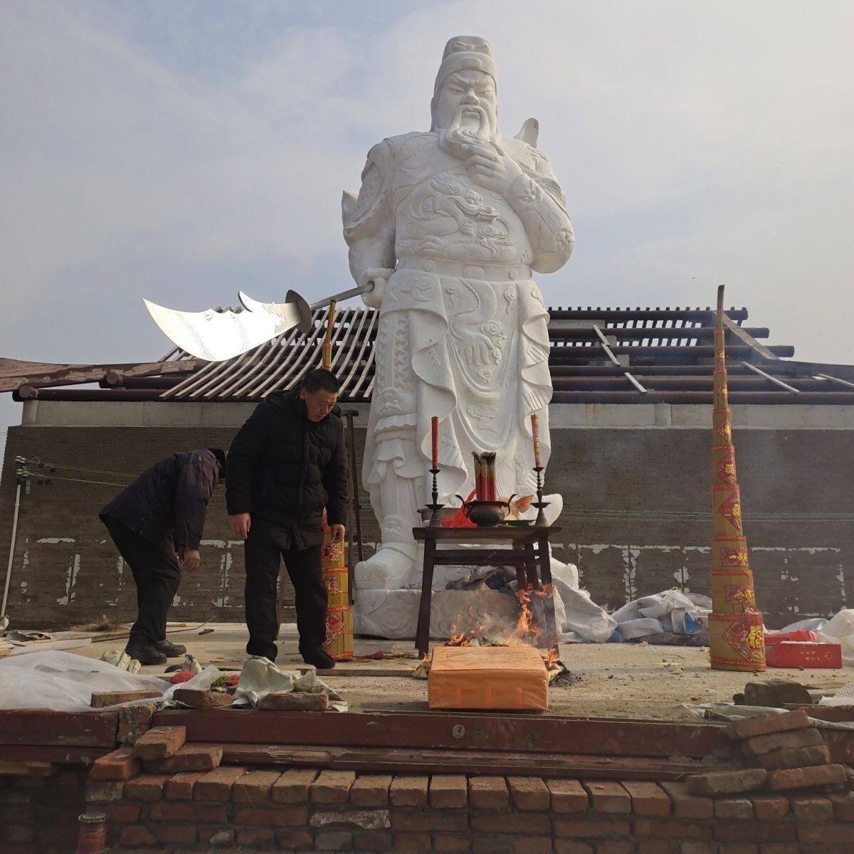 关羽石雕人物像古代人物雕塑肖像寺庙内摆件霸气武财神供奉装饰旁