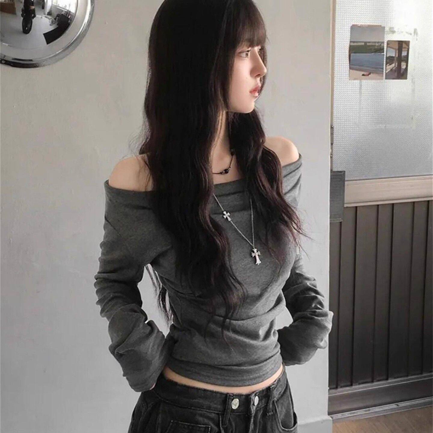 韩系新款甜酷设计感修身露肩收腰短款长袖T恤上衣女