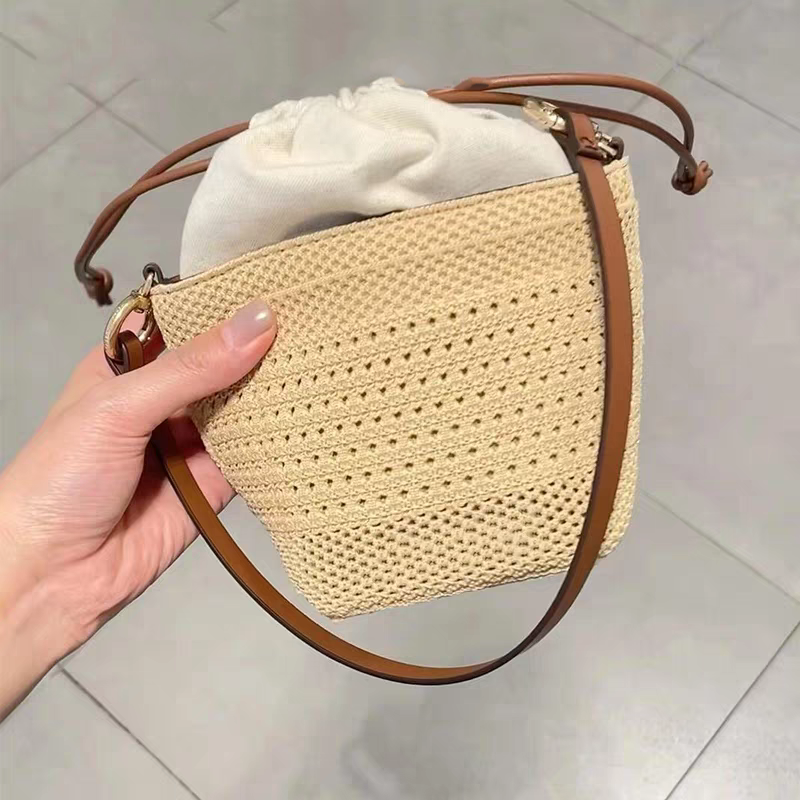 手工编织包包女式2025新款韩版潮流海边度假草编沙滩包水桶斜挎包