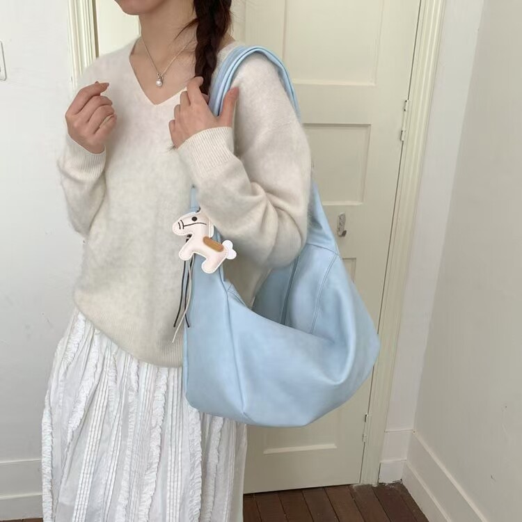 斜挎包女 2026新款超火夏天休闲百搭饺子包小众通勤单肩爆款小包