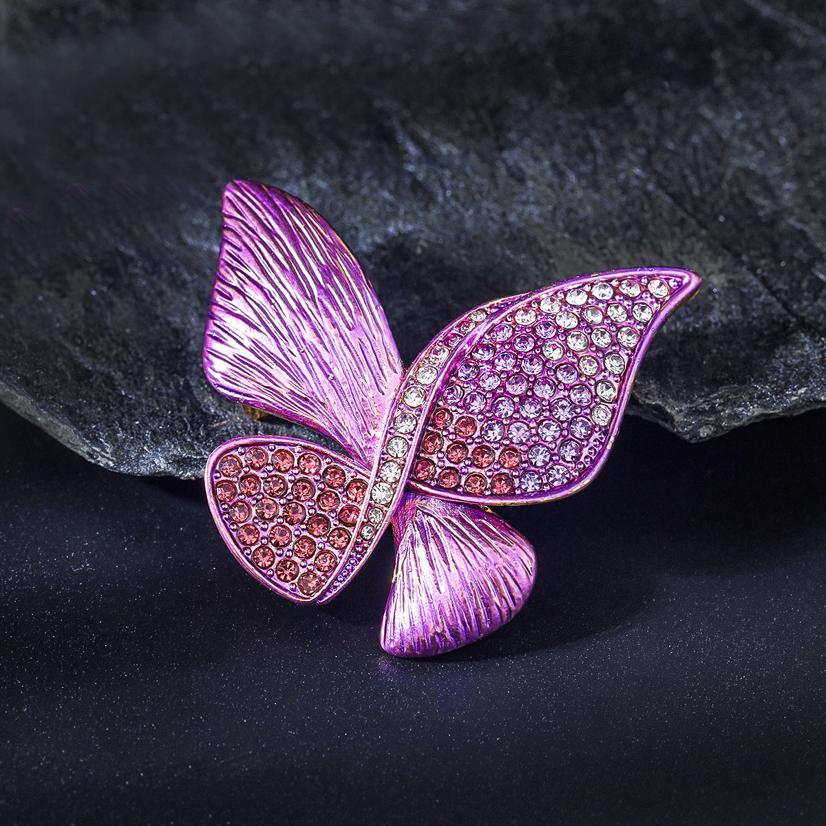 高品质设计感紫色蝴蝶胸针