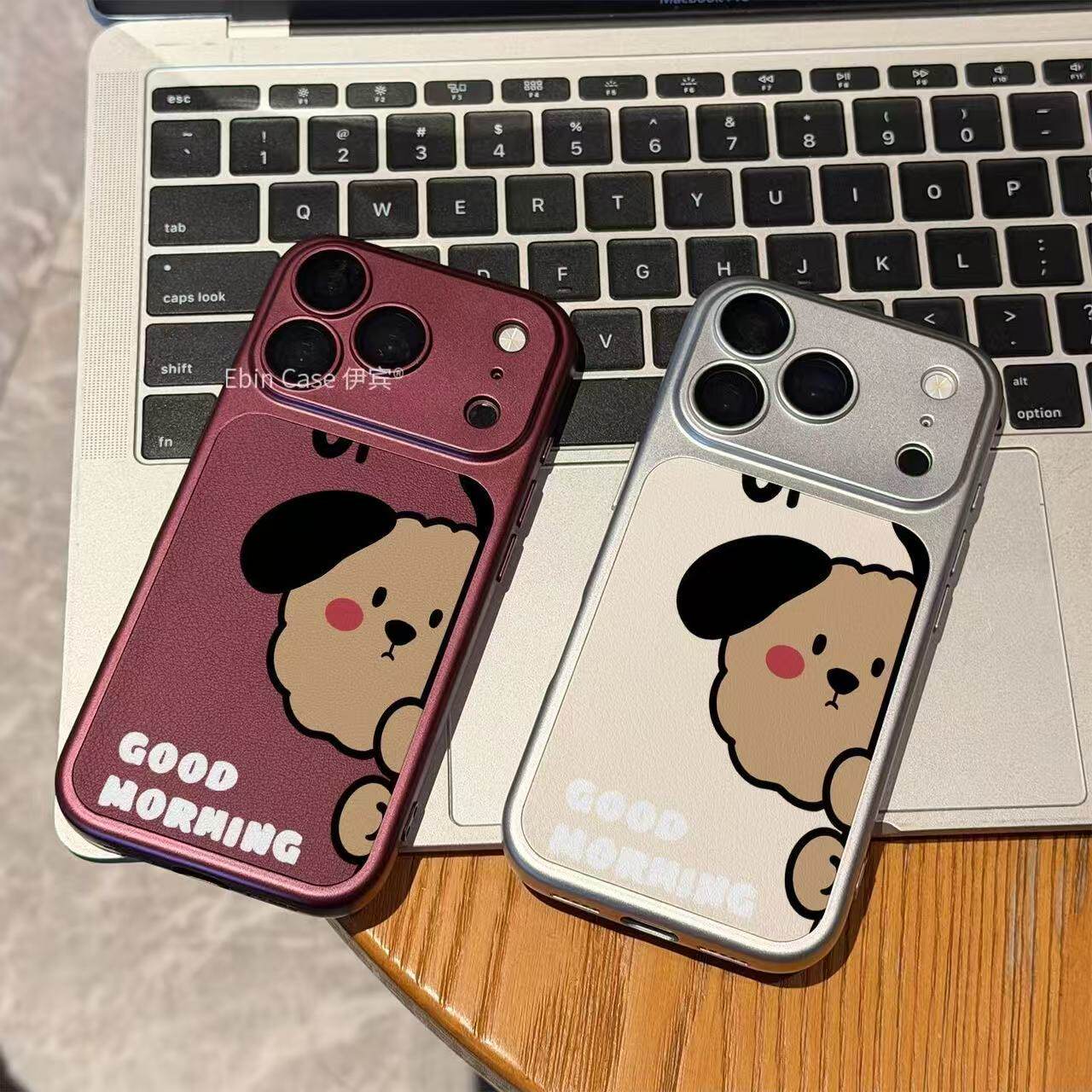 打招呼熊适用苹果18pro手机壳软壳荔枝纹iphone18/17promax酒红色