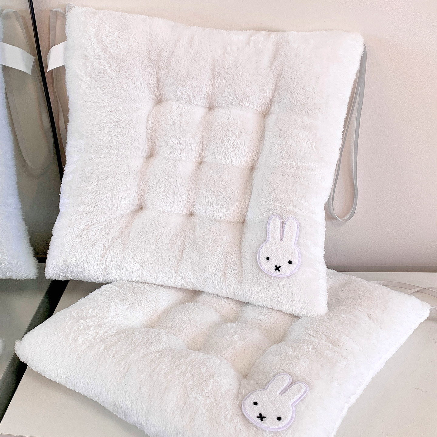 可爱米菲兔毛绒柔软坐垫绑带ins