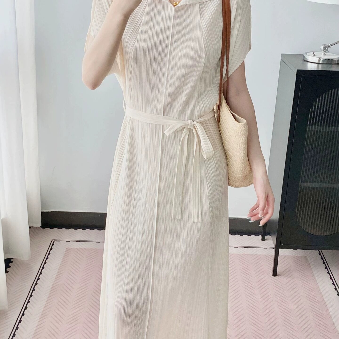 三宅风褶皱大翻领连衣裙女夏季新款蝙蝠袖系带收腰中长裙东莞女装