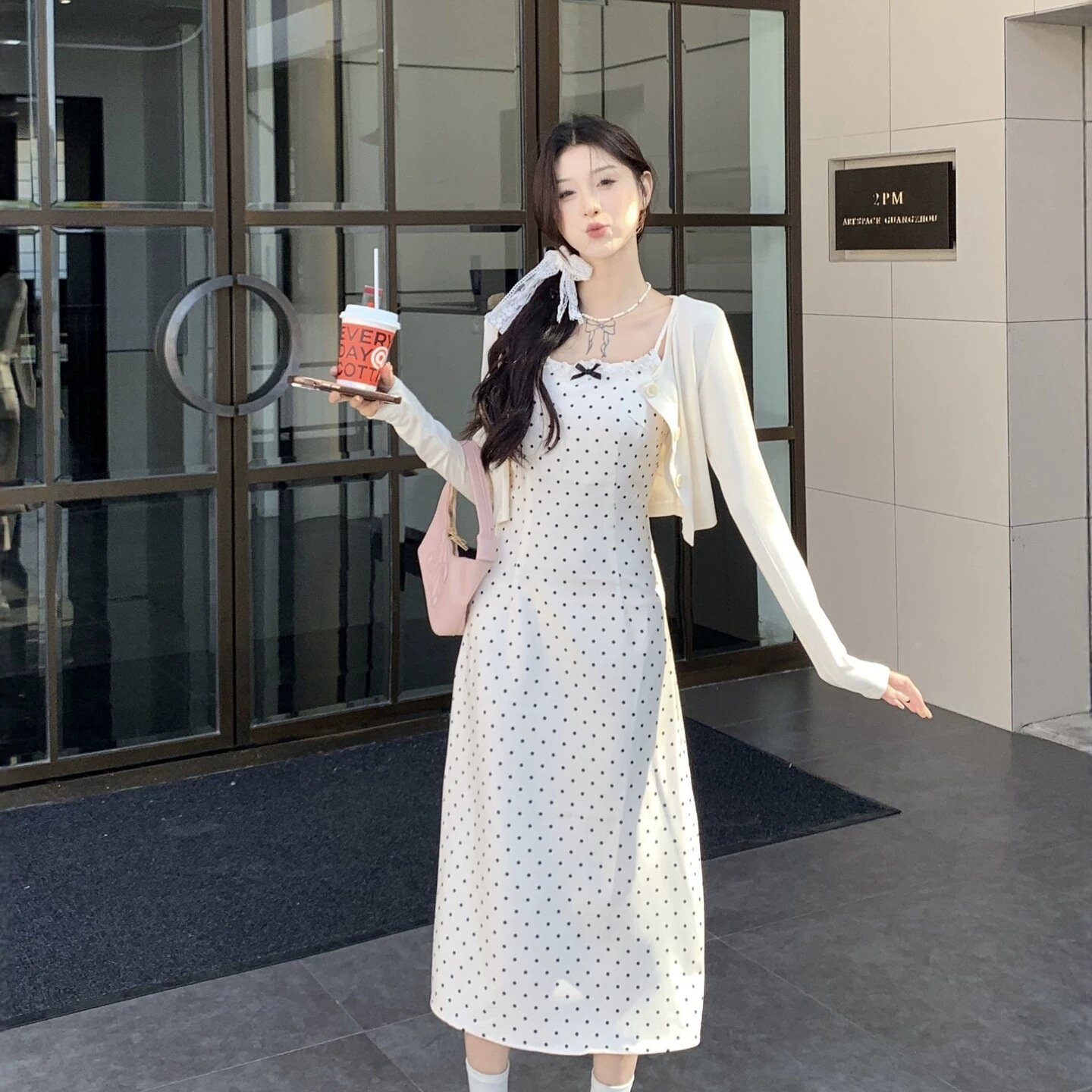 法式吊带波点连衣裙女夏季2026新款绝美气质收腰穿搭小个子套装裙