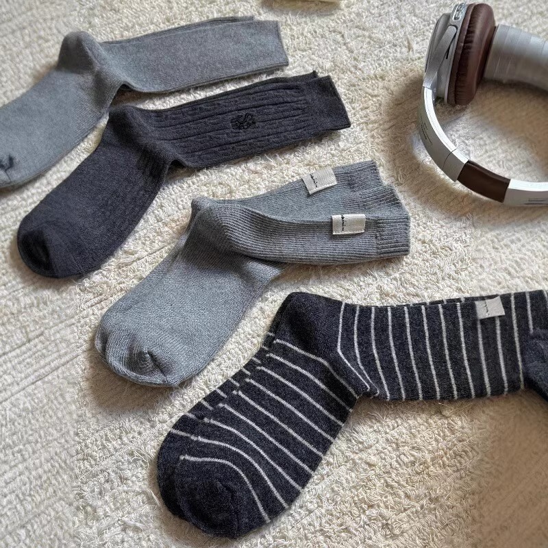 秋冬高级灰~时髦不费力的allgrey!灰色袜子女秋冬搭配勃肯鞋棉
