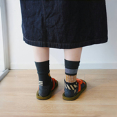 真是绝了 左右脚都是不同 图案 这袜子配凉鞋 AB款 袜子女中筒堆