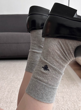 老夫的少女心啊！浅灰色搭配miu系蜜蜂刺绣真的巨巨巨好看！超爱