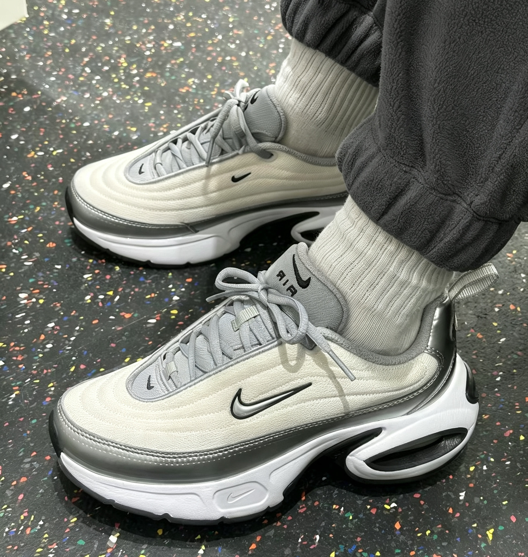 Nike/耐克MAX PORTAL舒适女子百搭厚底缓震运动跑步鞋HM0256-001