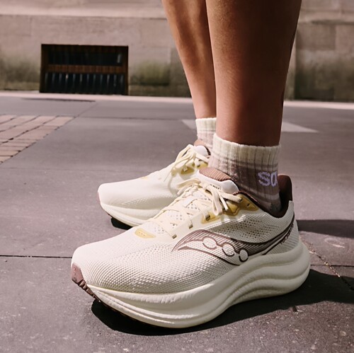 索康尼男女啡速3竞速跑鞋