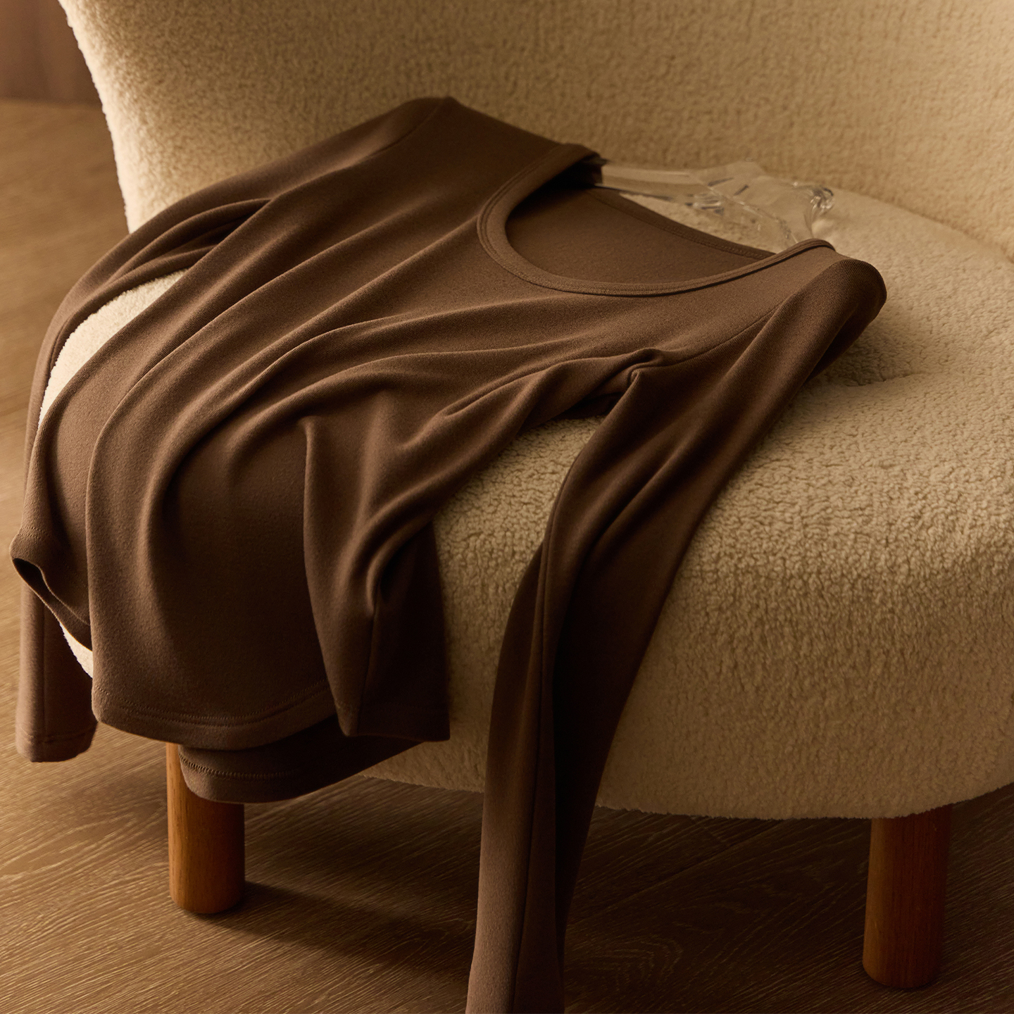 打底苾备!热卖款U领纯色打底衫