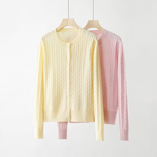 轻松优雅显白大气的绞花纹理复古减龄 粉色黄色绵羊毛开衫女春