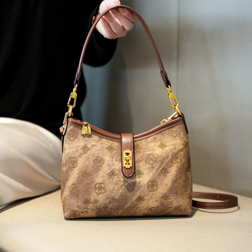 刺绣单肩斜跨包女日常通勤腋下包