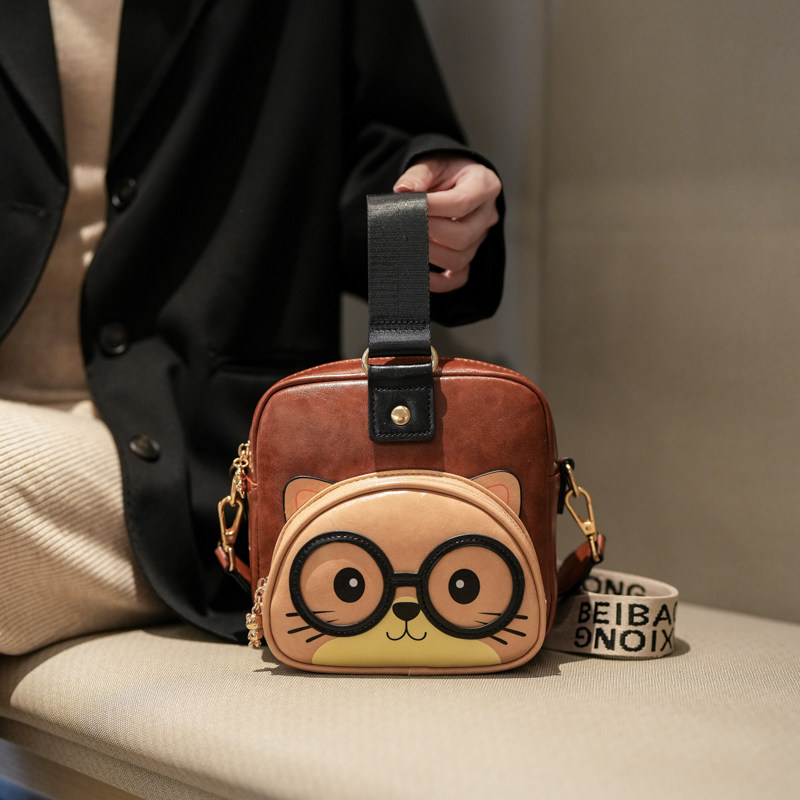 2026新款通勤手提小方包时尚大容量手机包休闲百搭卡通小熊斜跨包,箱包皮具/热销女包/男包,通用款女包,淘宝优惠券,粉丝福利购,淘宝优惠卷