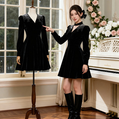 黑色丝绒烫钻挂脖连衣裙女秋冬V领收腰显瘦派对礼服短款A字裙9988