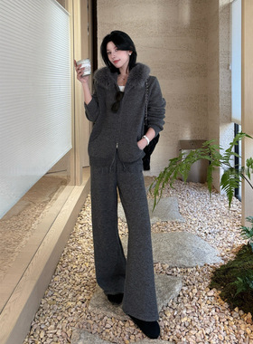 7763复古轻奢风套装秋冬新款设计感毛绒帽子针织衫长裤两件套街头