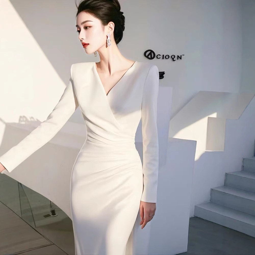 冷淡系独特别致裙子2026早春出席重要场合法式感白色连衣裙女