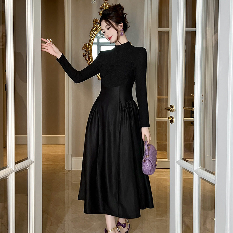 2025秋冬装新款女装法式立领修身收腰蓬蓬打底黑色连衣裙9946