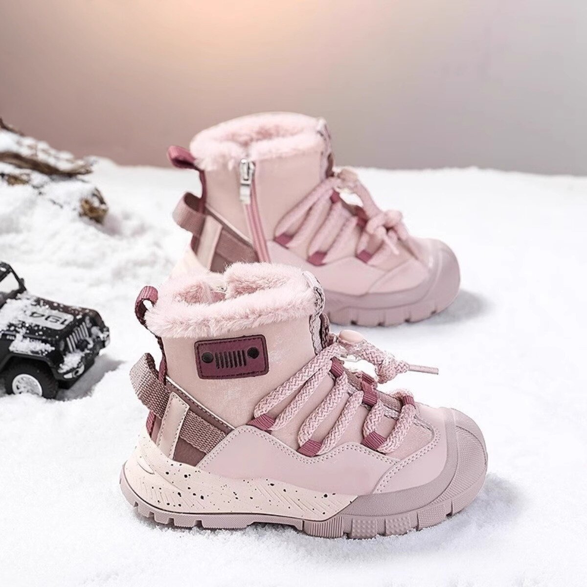 儿童冬季防水防滑雪地靴加绒软底
