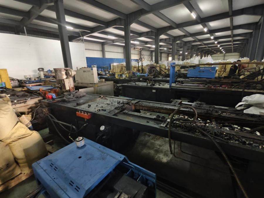 1月4日黄山塑业公司持有的一批机器设备网络拍卖公告