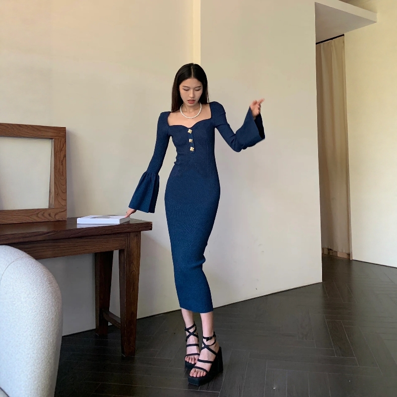 格格家 纯元秋冬蓝色方形V领喇叭袖针织连衣裙长裙