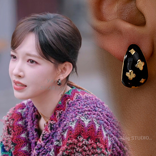 是妈妈也是女儿2程潇同款耳环复古风小众设计高级感黑色C形耳钉