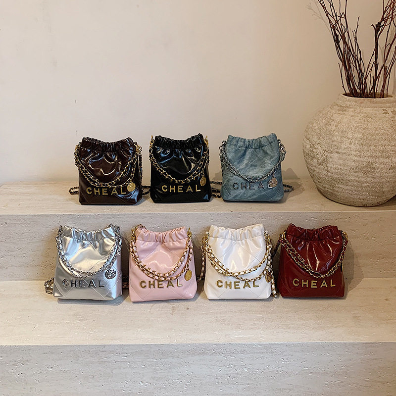 菱格链条包包2024秋冬漆皮垃圾袋小时尚手提水桶斜挎包水桶型百搭