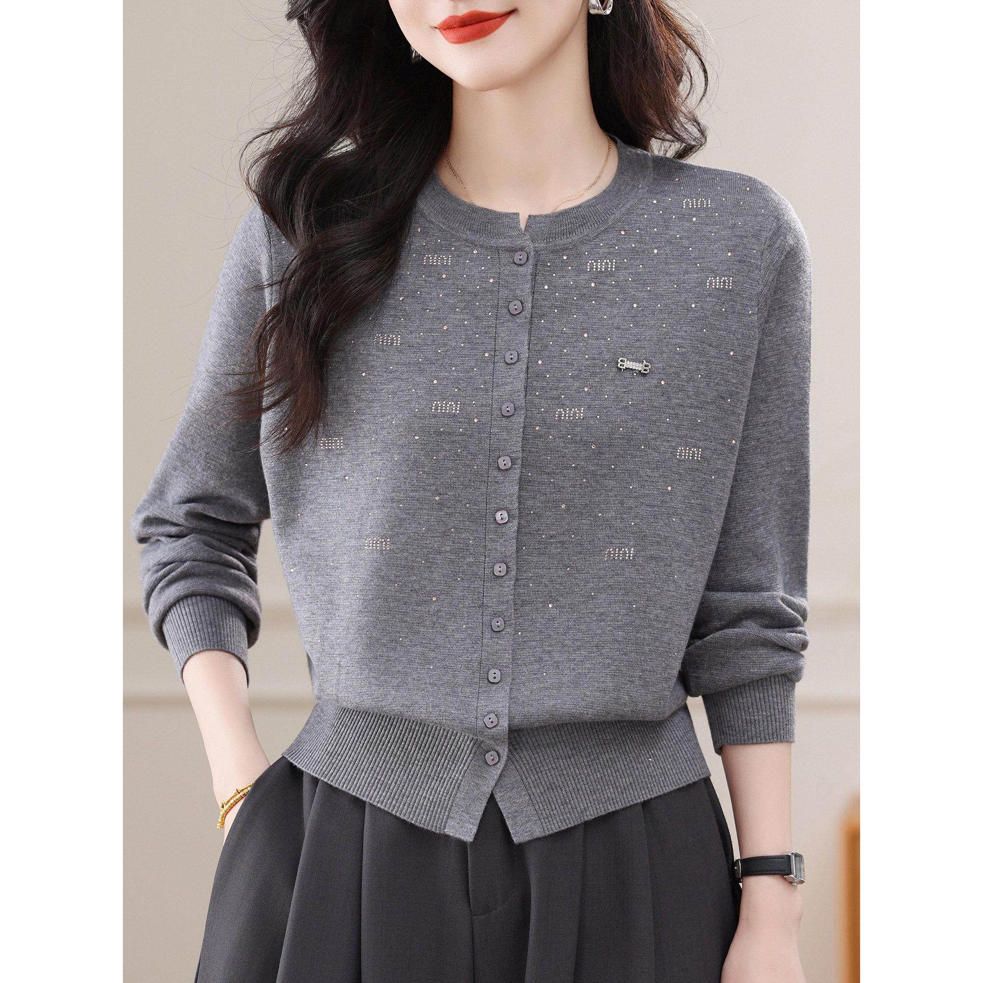 高级感灰色针织上衣2025秋季新款女装MIU系时尚烫钻毛衣开衫外套