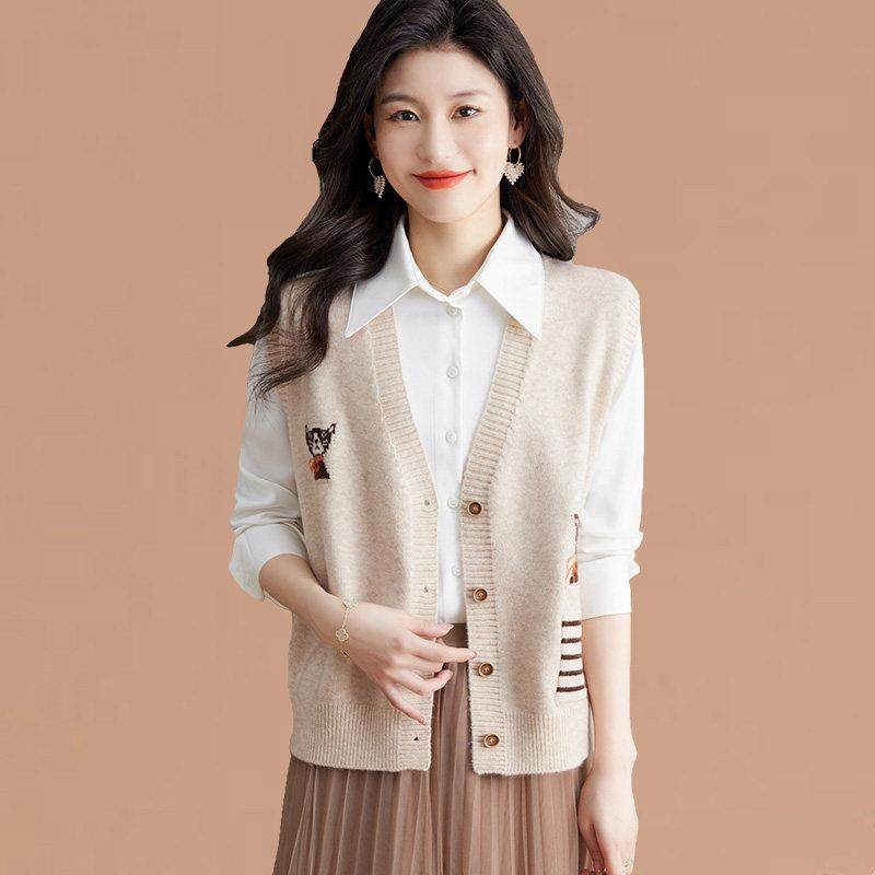 羊毛马甲开衫女士春秋2024新款早春外搭上衣大码胖MM针织毛衣背心