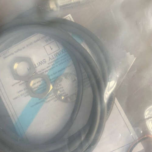 欧姆龙金属接近开关传感器E2E X5ME1 X10ME1 X2D1 X3D1 E2B