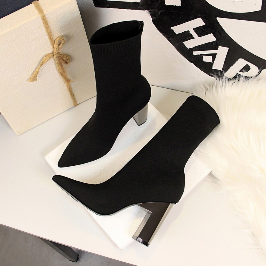 粗跟短靴女春秋2025新款弹力瘦瘦靴女中筒尖头高跟针织毛线袜子靴