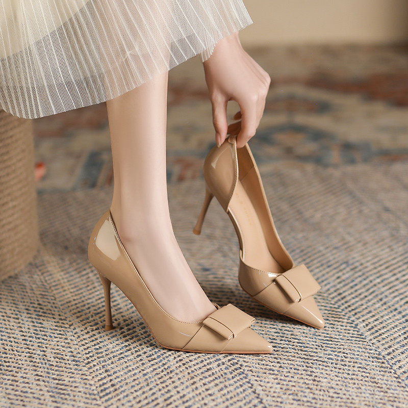 2026年春秋新款漆皮裸色侧空高跟鞋女性感细跟尖头蝴蝶结气质单鞋