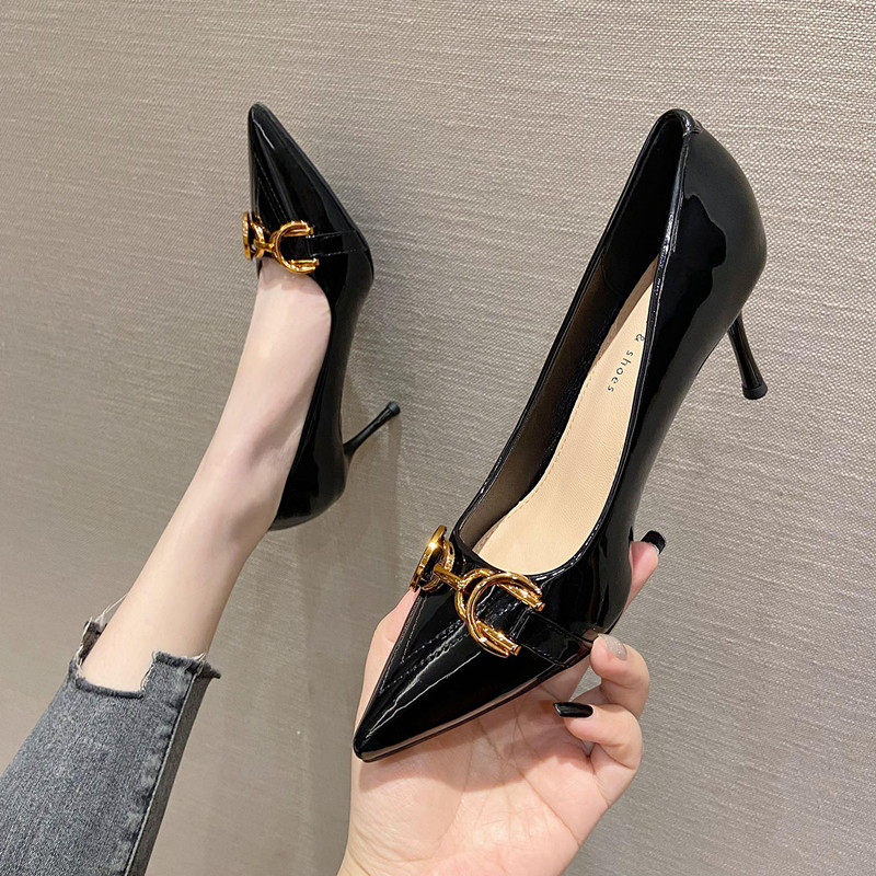 2026新款法式尖头高跟鞋女设计感金属扣细跟浅口黑色职业百搭单鞋