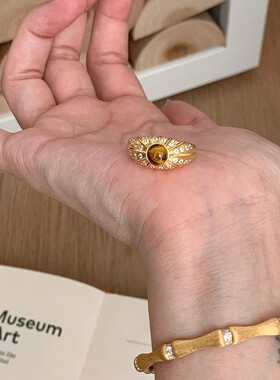 超强保色中古金色虎眼石戒指复古高级感指环微镶锆石宽版食指戒女