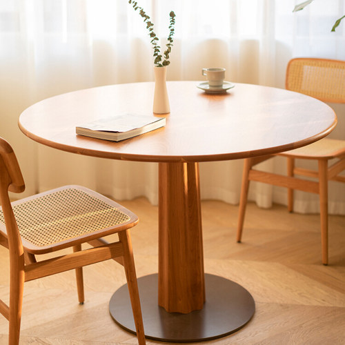 北欧樱桃木圆桌小户型实木餐桌