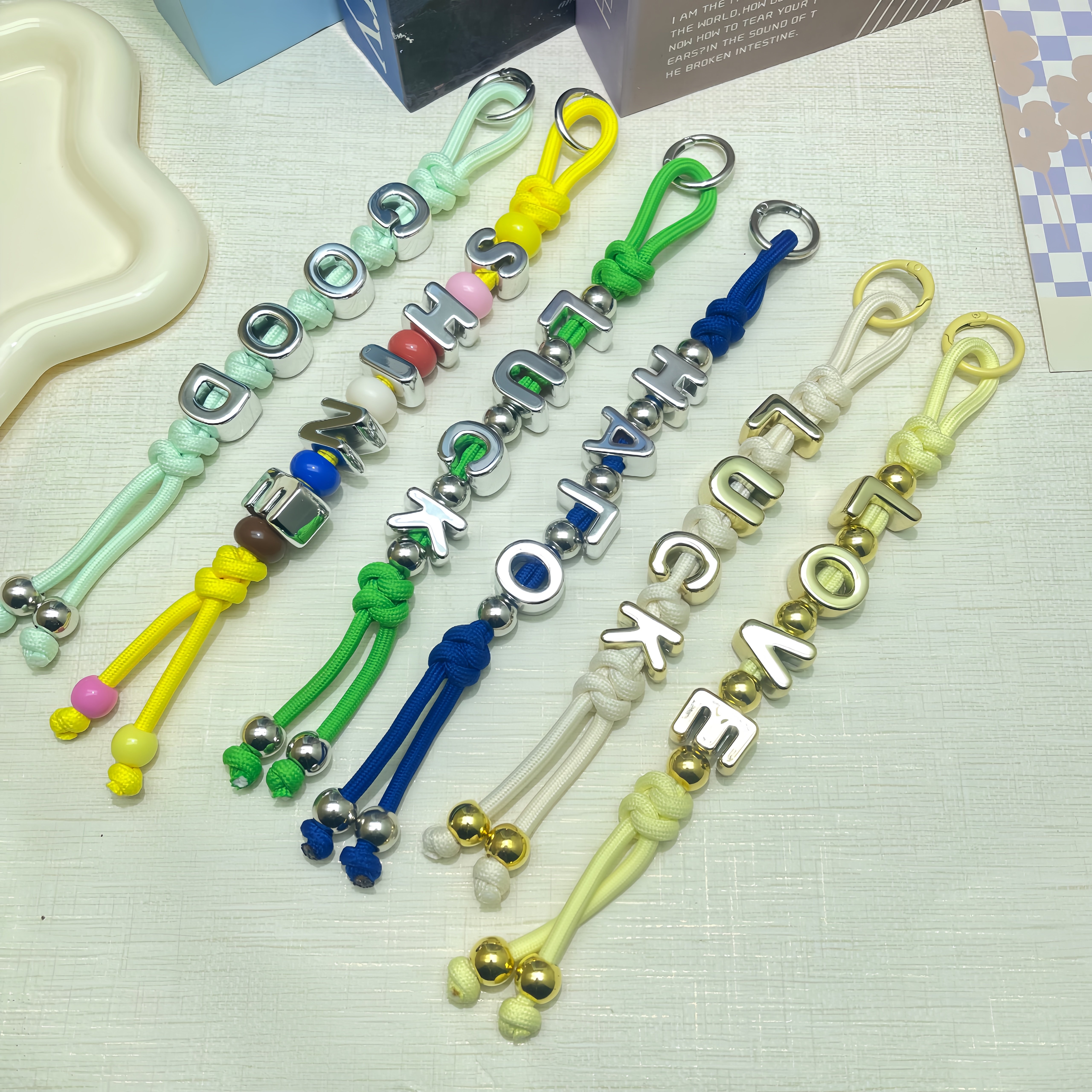 爱豆粉丝应援演唱会手作亚克力字母串珠手工diy数字包挂钥匙挂件